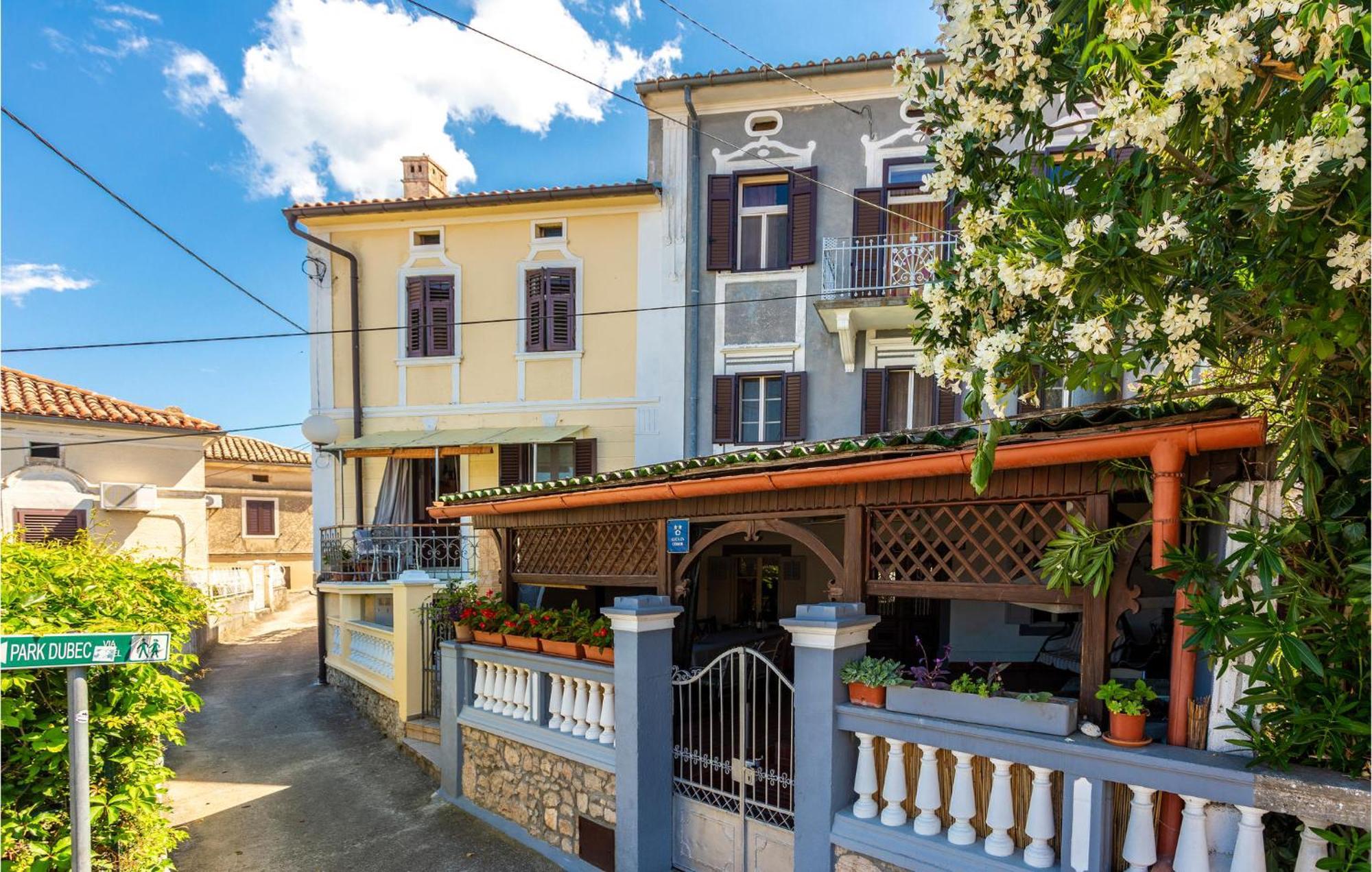 Cozy Home In Omisalj With Kitchen Exterior foto